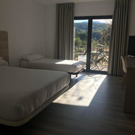 Hostal La Guineu Виладрау Экстерьер фото