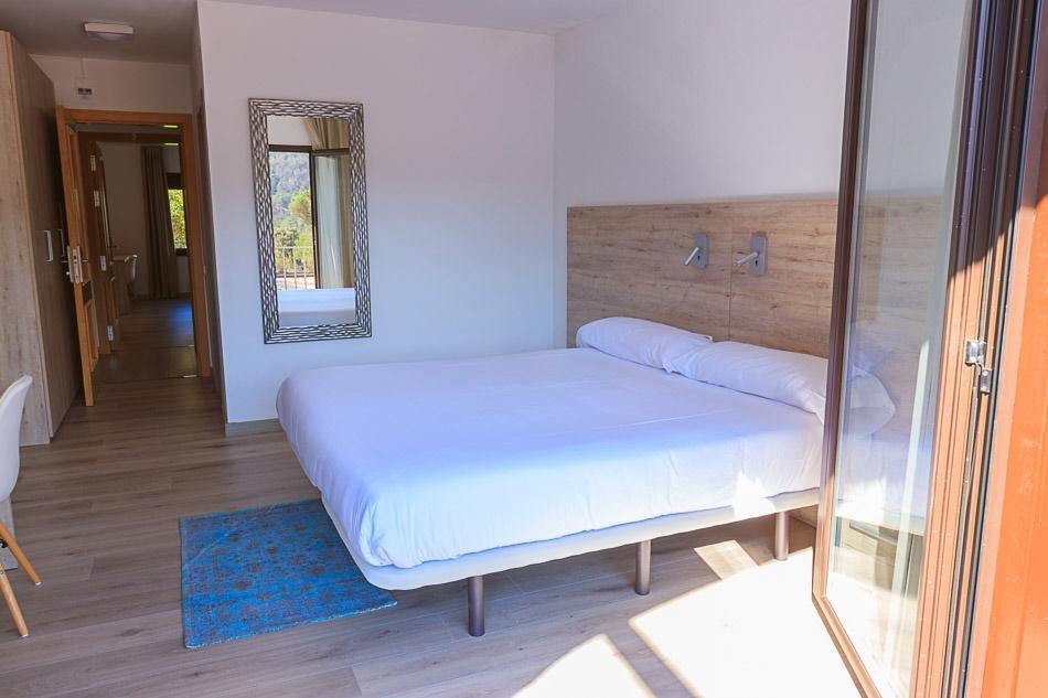 Hostal La Guineu Виладрау Экстерьер фото