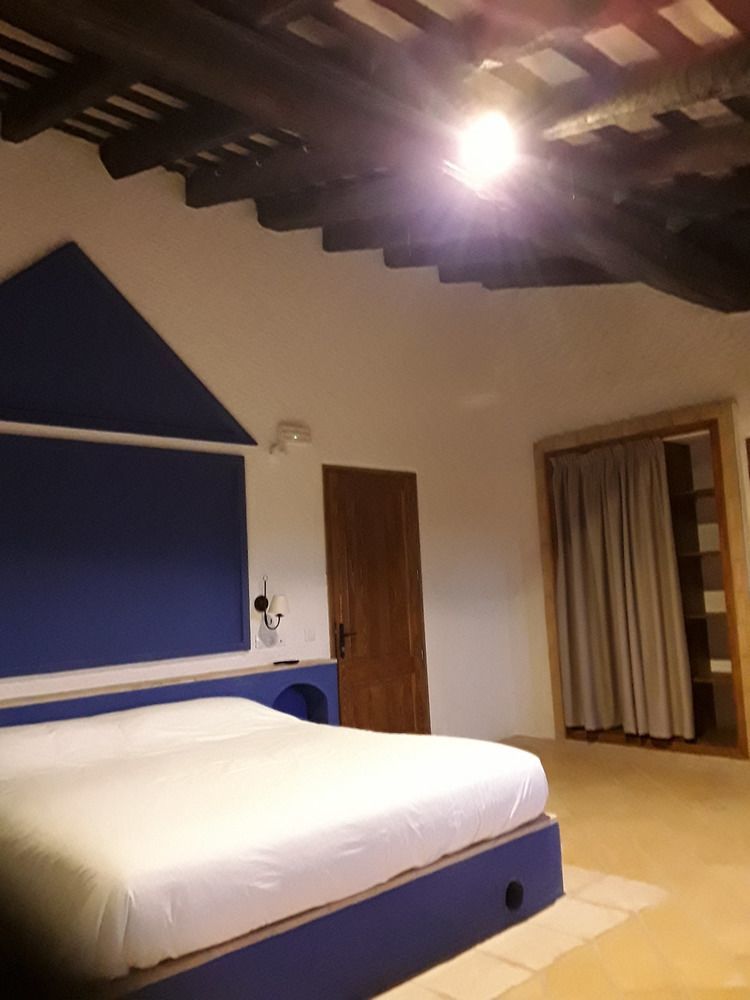 Hostal La Guineu Виладрау Экстерьер фото