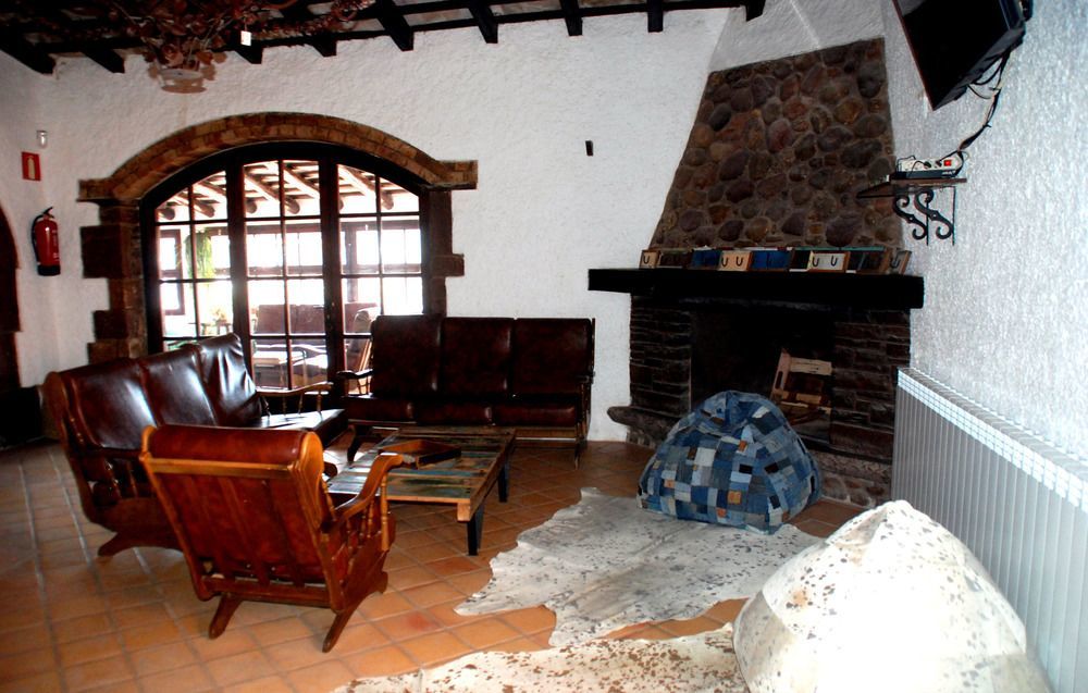 Hostal La Guineu Виладрау Экстерьер фото