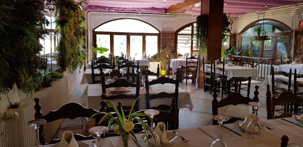 Hostal La Guineu Виладрау Экстерьер фото