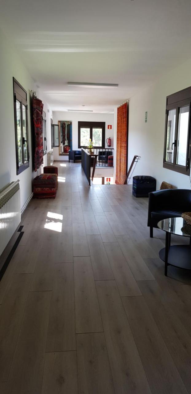 Hostal La Guineu Виладрау Экстерьер фото